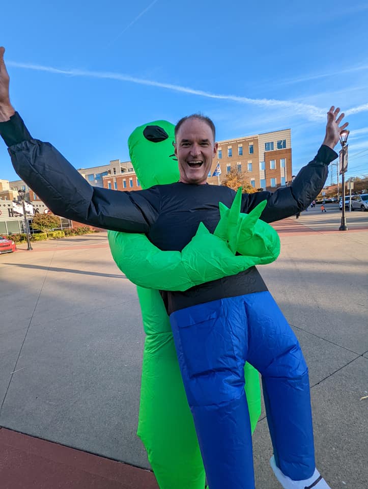 A man getting abducted by an alien at Rockin' Trick or Treat